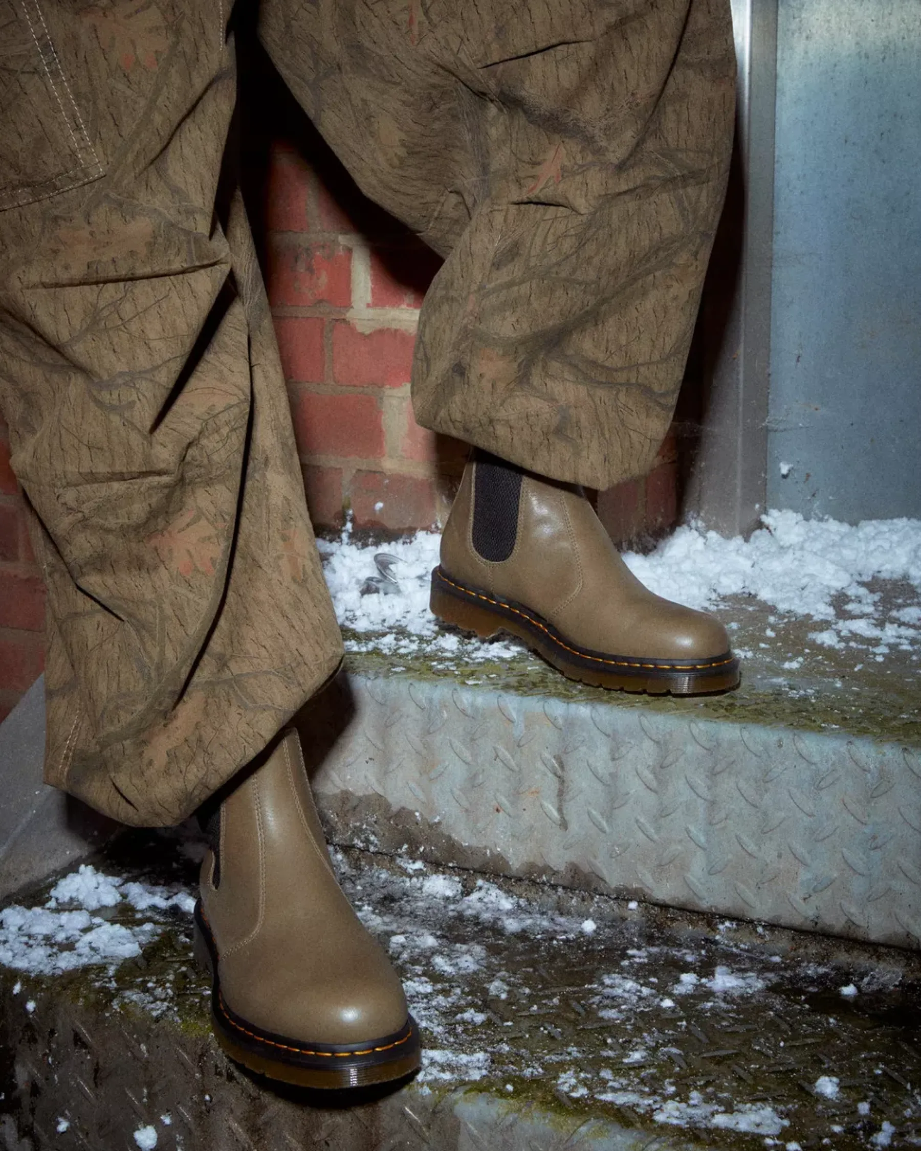 Sale|Originals>Dr. Martens 2976 Carrara Leather Chelsea Boots Olive — Carrara