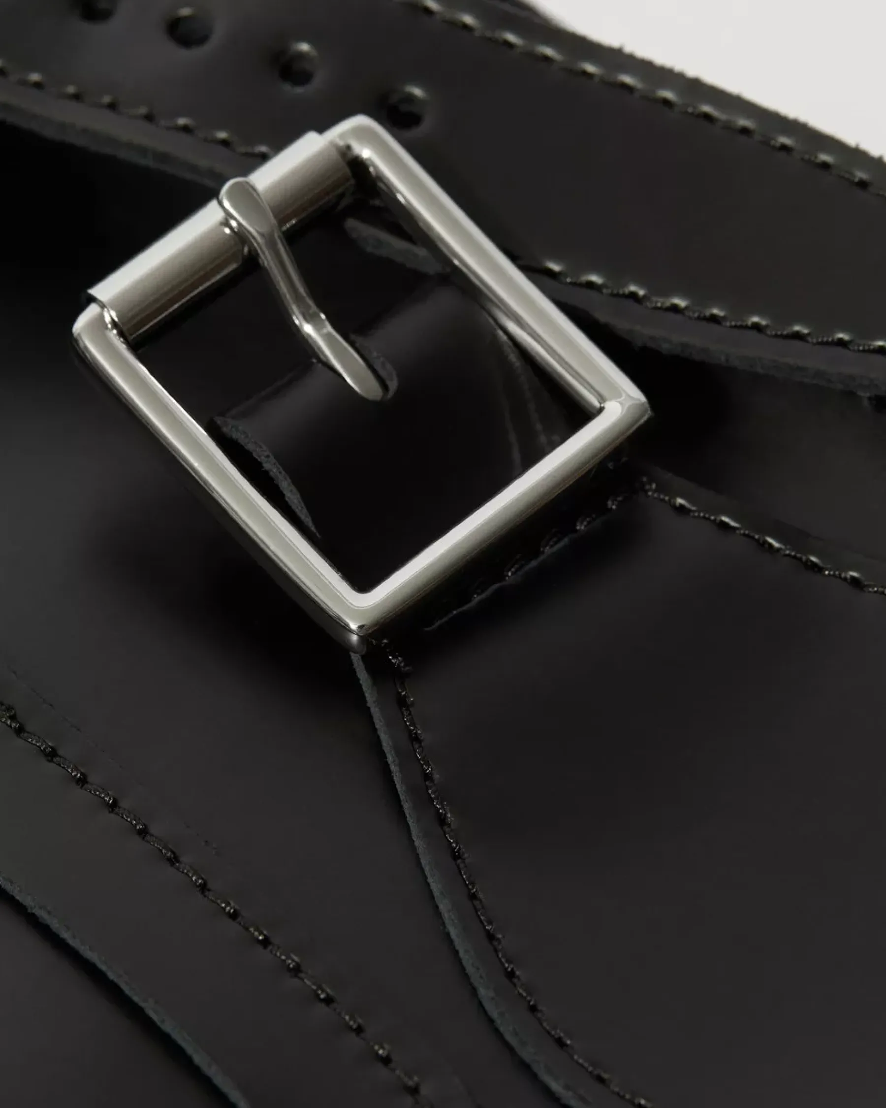 Accessories|Bags>Dr. Martens 11 inch Leather Messenger Bag Black — Kiev & Smooth
