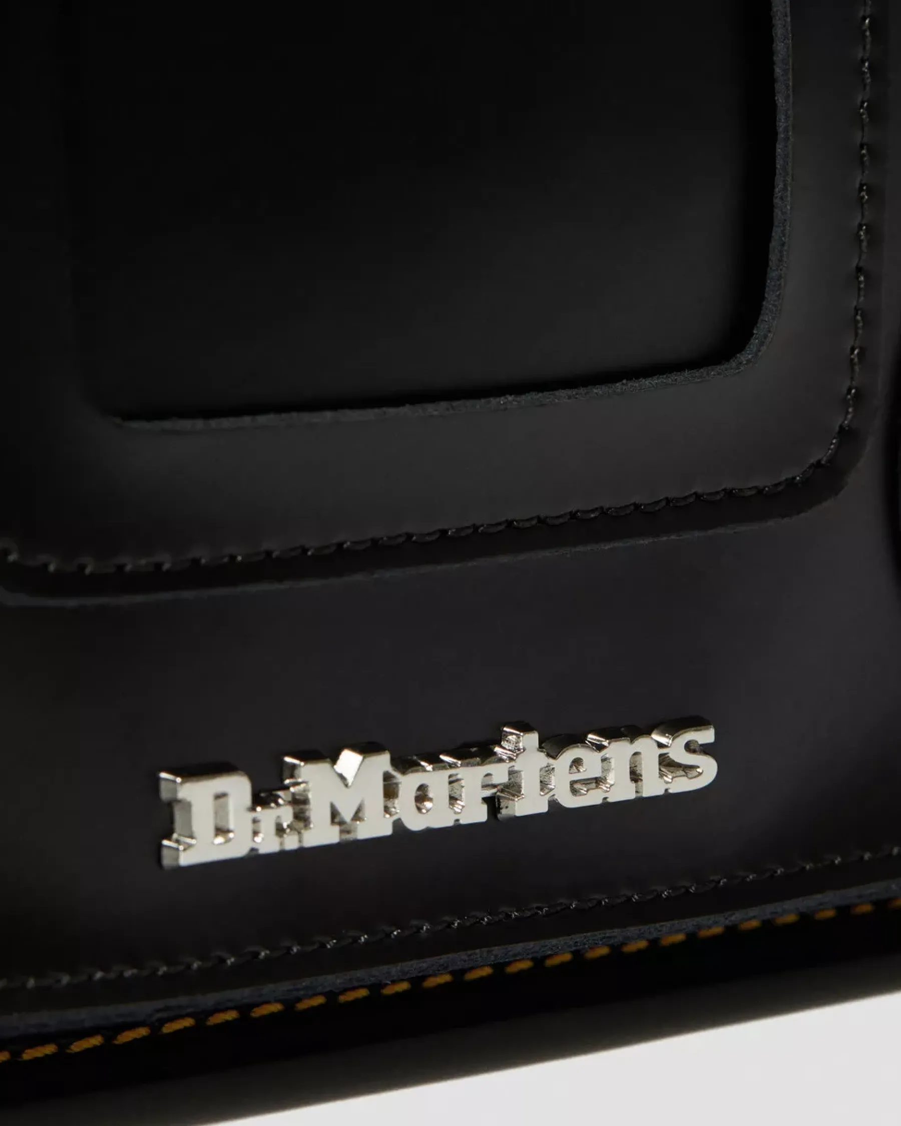 Accessories|Bags>Dr. Martens 11 inch Leather Messenger Bag Black — Kiev & Smooth