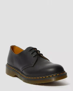 Accessories|Laces>Dr. Martens 26 Inch Round Shoe Laces (3-Eye) Black — Cotton