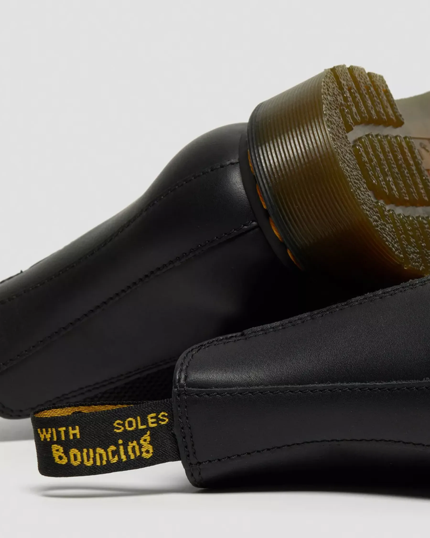 Originals|Chelsea Boots>Dr. Martens 2976 Nappa Leather Chelsea Boots Black — Nappa Leather