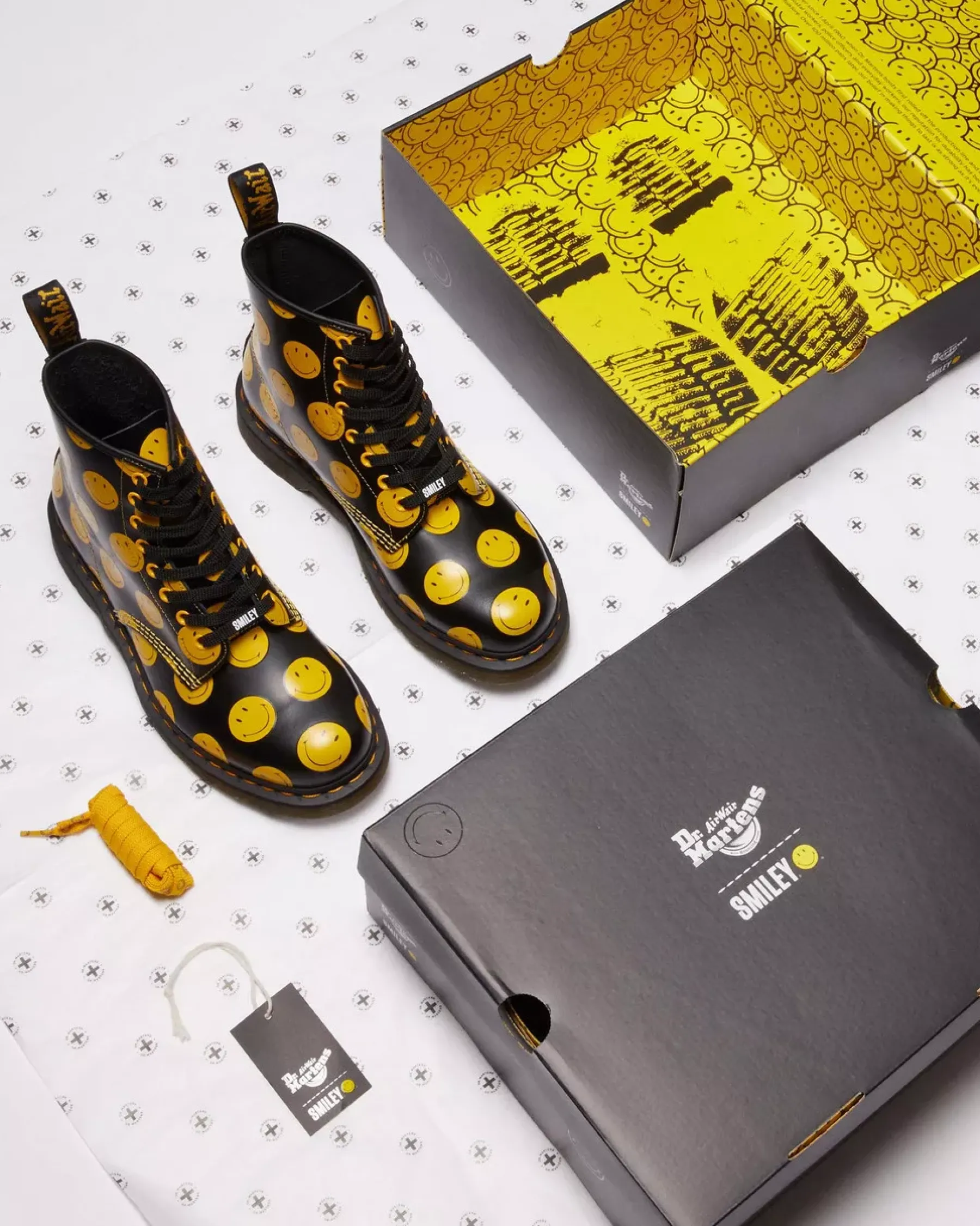 Originals|Ankle Boots>Dr. Martens 1460 Smiley® Smooth Leather Lace Up Boots Black — Smooth Leather