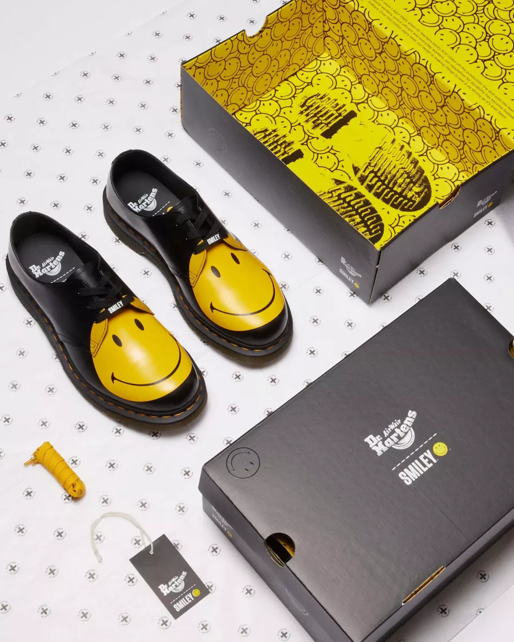 Originals|Oxfords>Dr. Martens 1461 Smiley® Smooth Leather Oxford Shoes Black — Smooth Leather