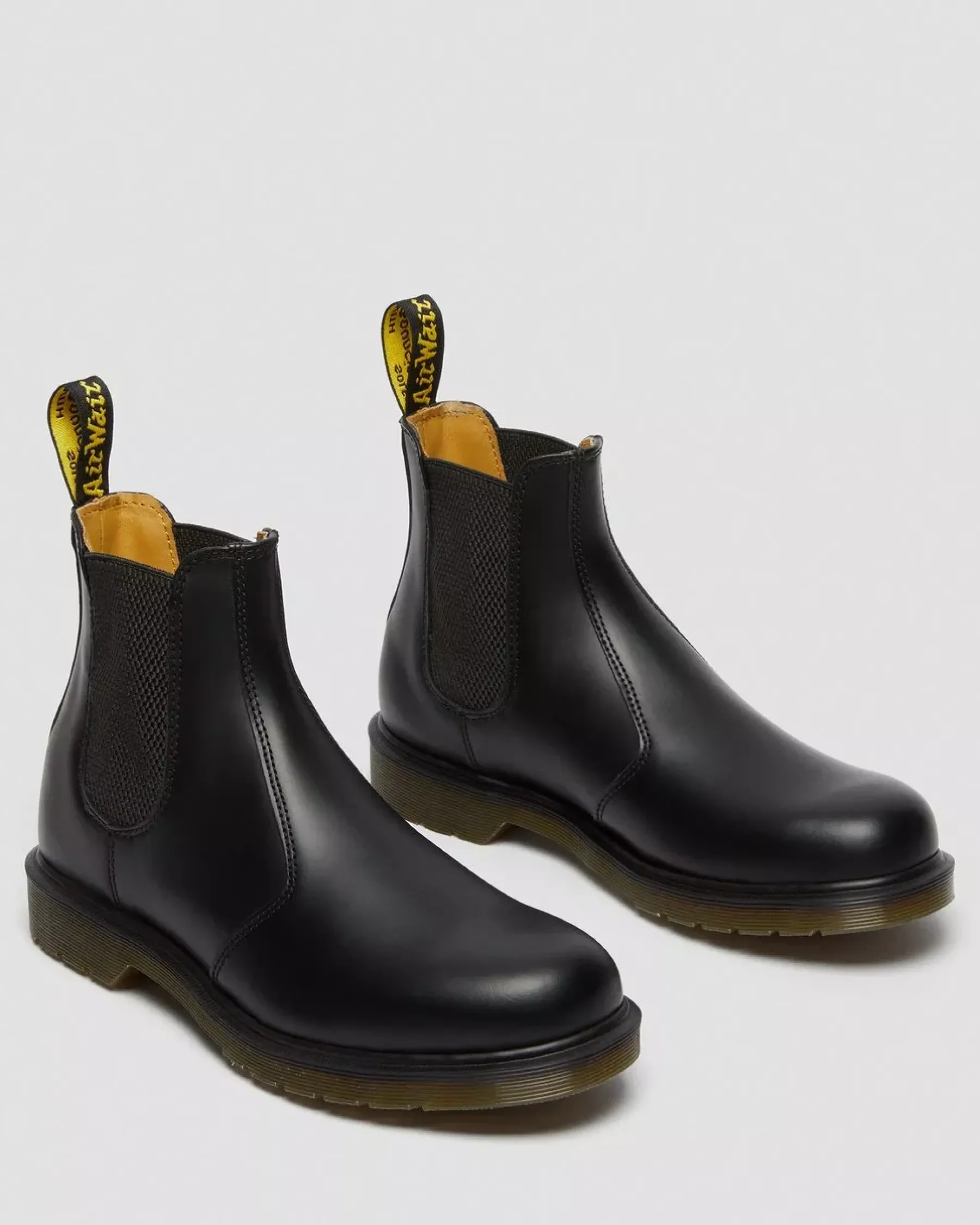 Originals|Chelsea Boots>Dr. Martens 2976 Smooth Leather Chelsea Boots Black — Smooth Leather