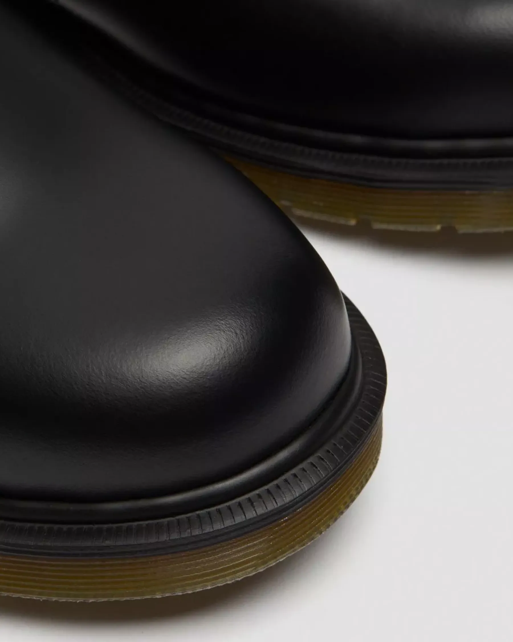 Originals|Chelsea Boots>Dr. Martens 2976 Smooth Leather Chelsea Boots Black — Smooth Leather