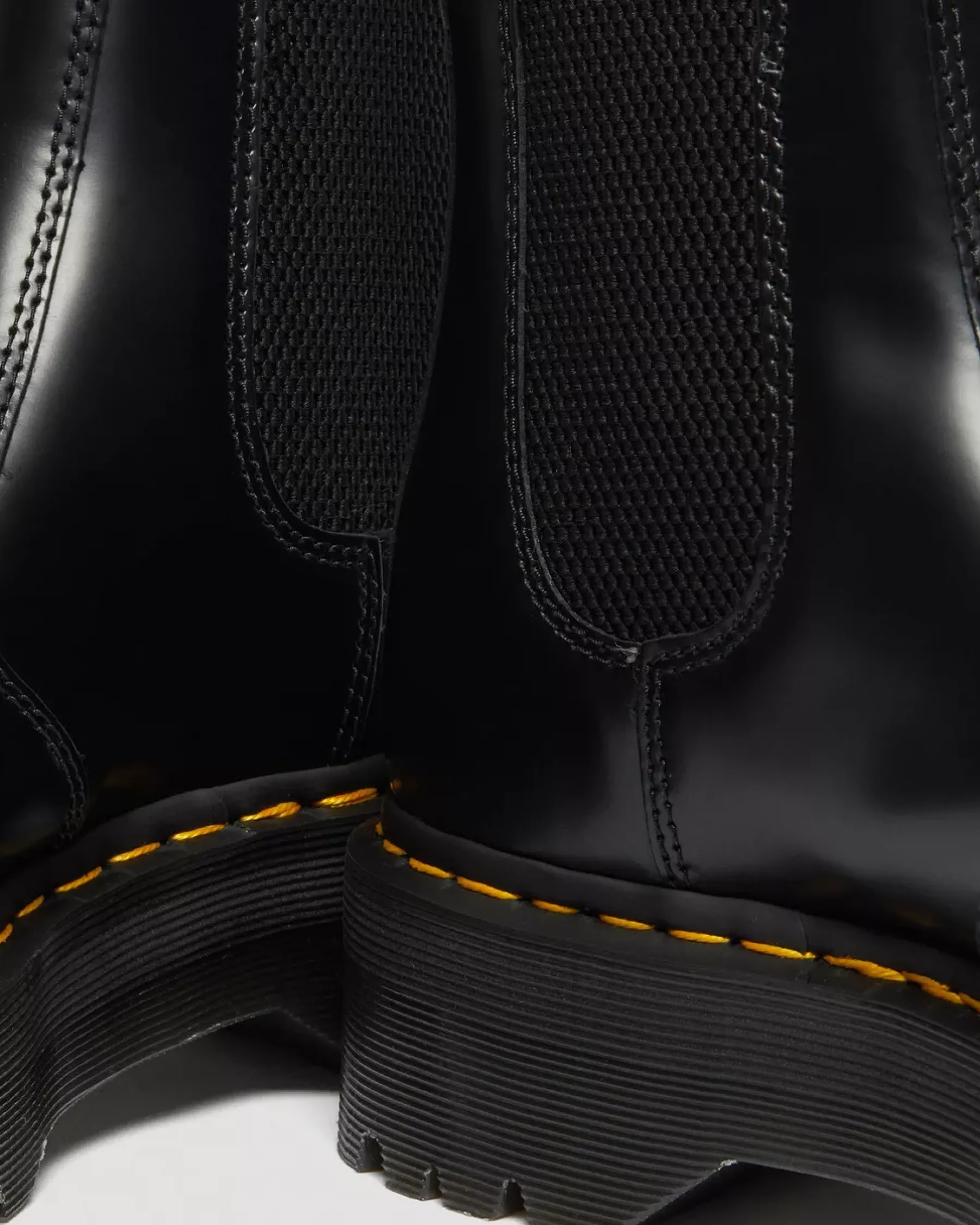 Bestsellers|Platform Boots>Dr. Martens 2976 Smooth Leather Platform Chelsea Boots Black — Polished Smooth