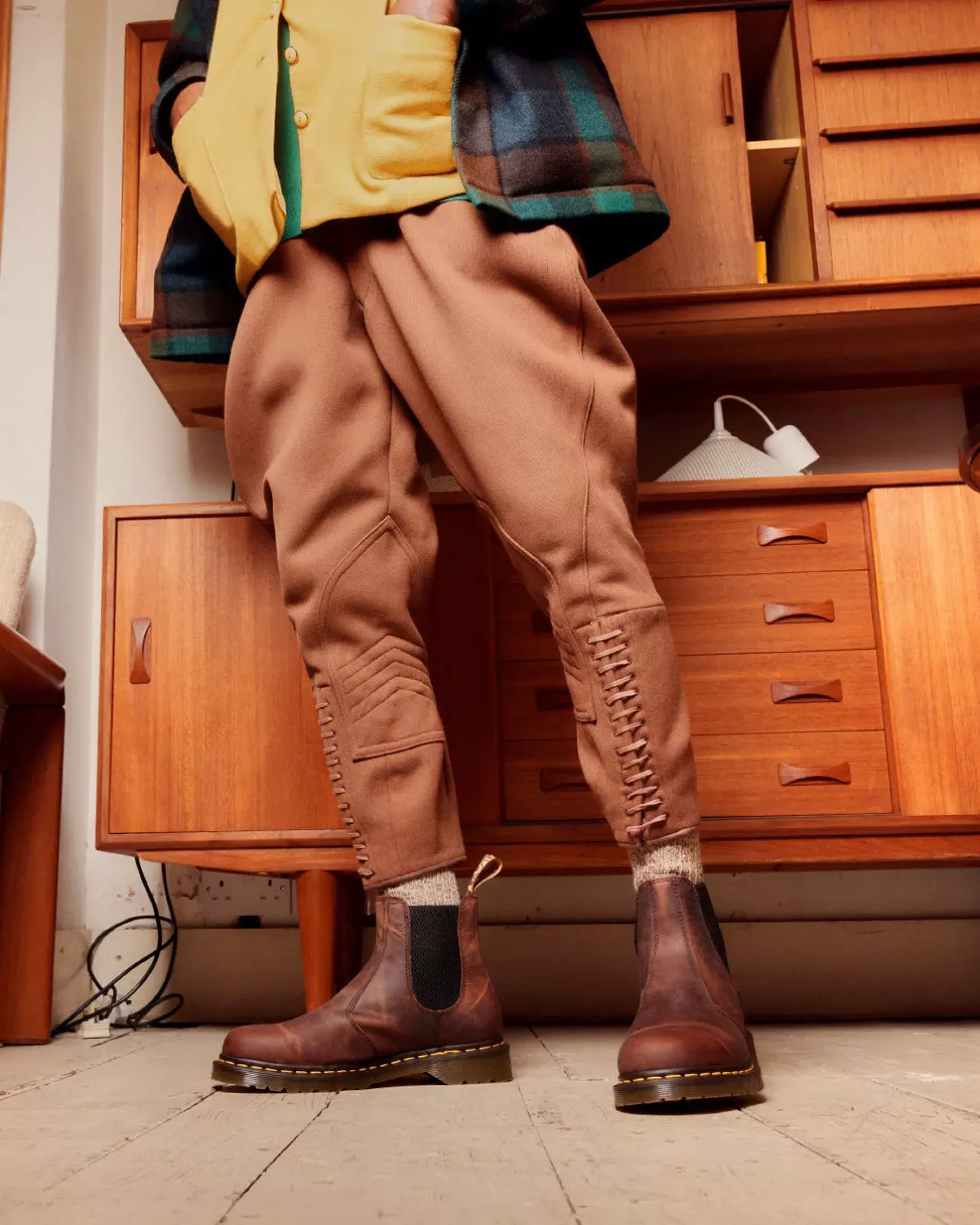 Originals|Chelsea Boots>Dr. Martens 2976 Waxed Full Grain Leather Chelsea Boots Chestnut — Waxed Full Grain