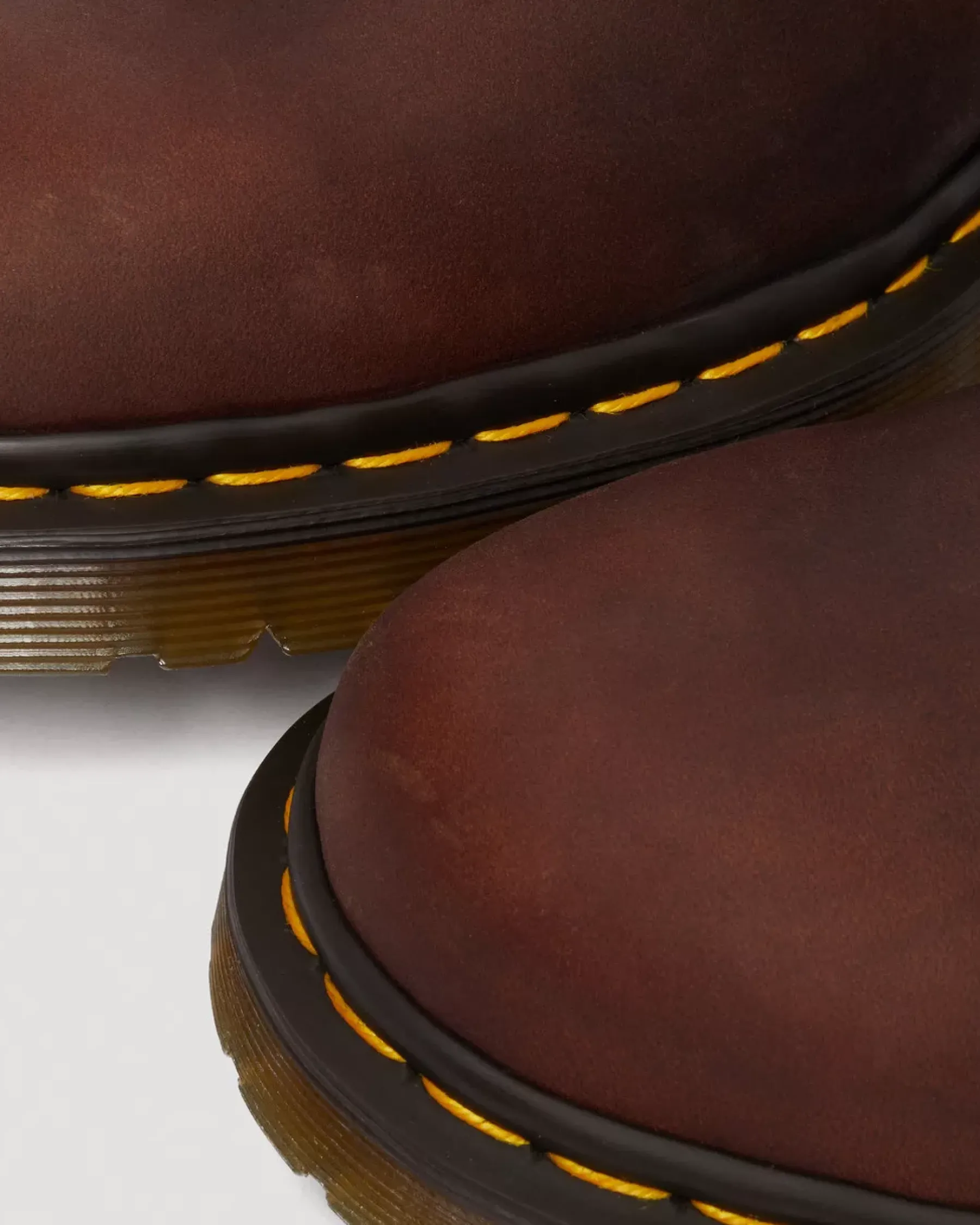 Originals|Chelsea Boots>Dr. Martens 2976 Waxed Full Grain Leather Chelsea Boots Chestnut — Waxed Full Grain