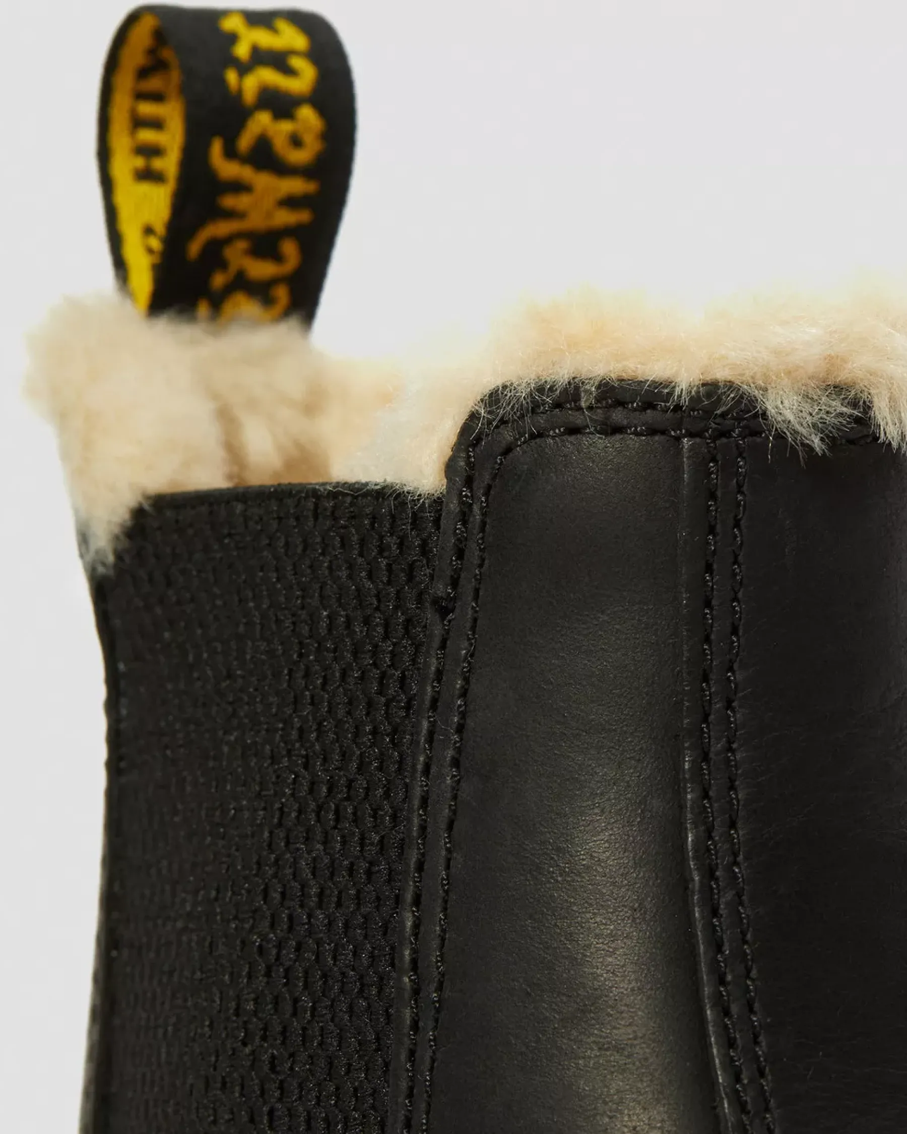 Bestsellers|Chelsea Boots>Dr. Martens 2976 Women's Faux Fur Lined Chelsea Boots Black — Burnished Wyoming