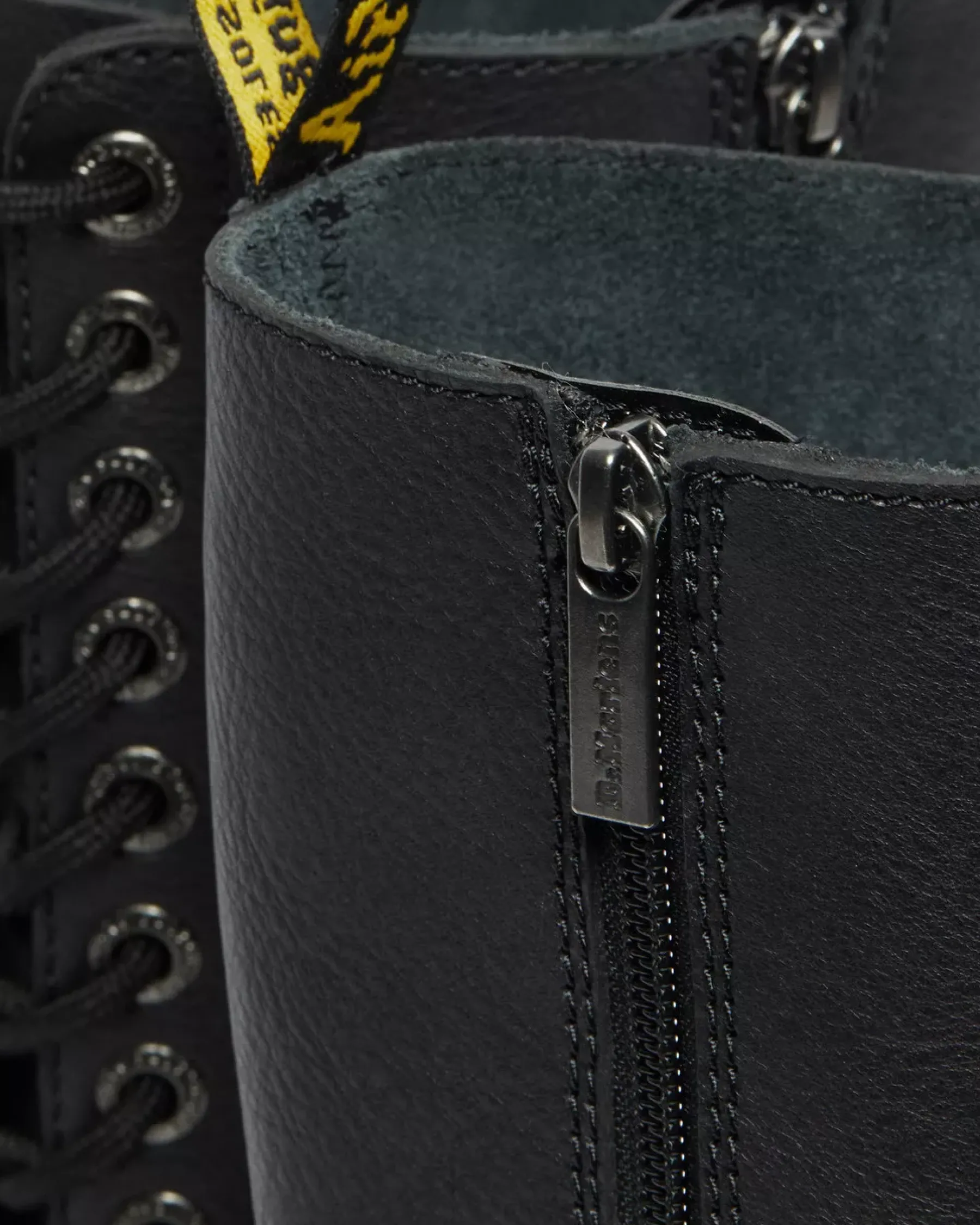 Platform Boots|Platforms>Dr. Martens 1B60 Bex Pisa Leather Knee High Boots Black — Pisa