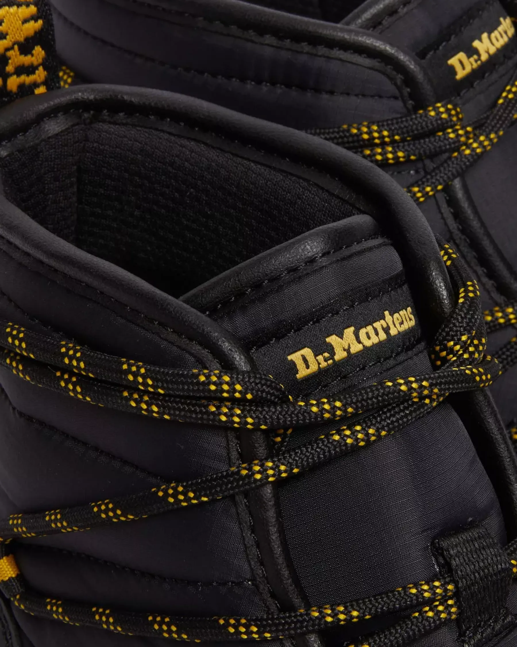 Sale|Winter Boots>Dr. Martens Combs Women's Padded Casual Boots BLACK — Rubberised Leather+Warm Quilted