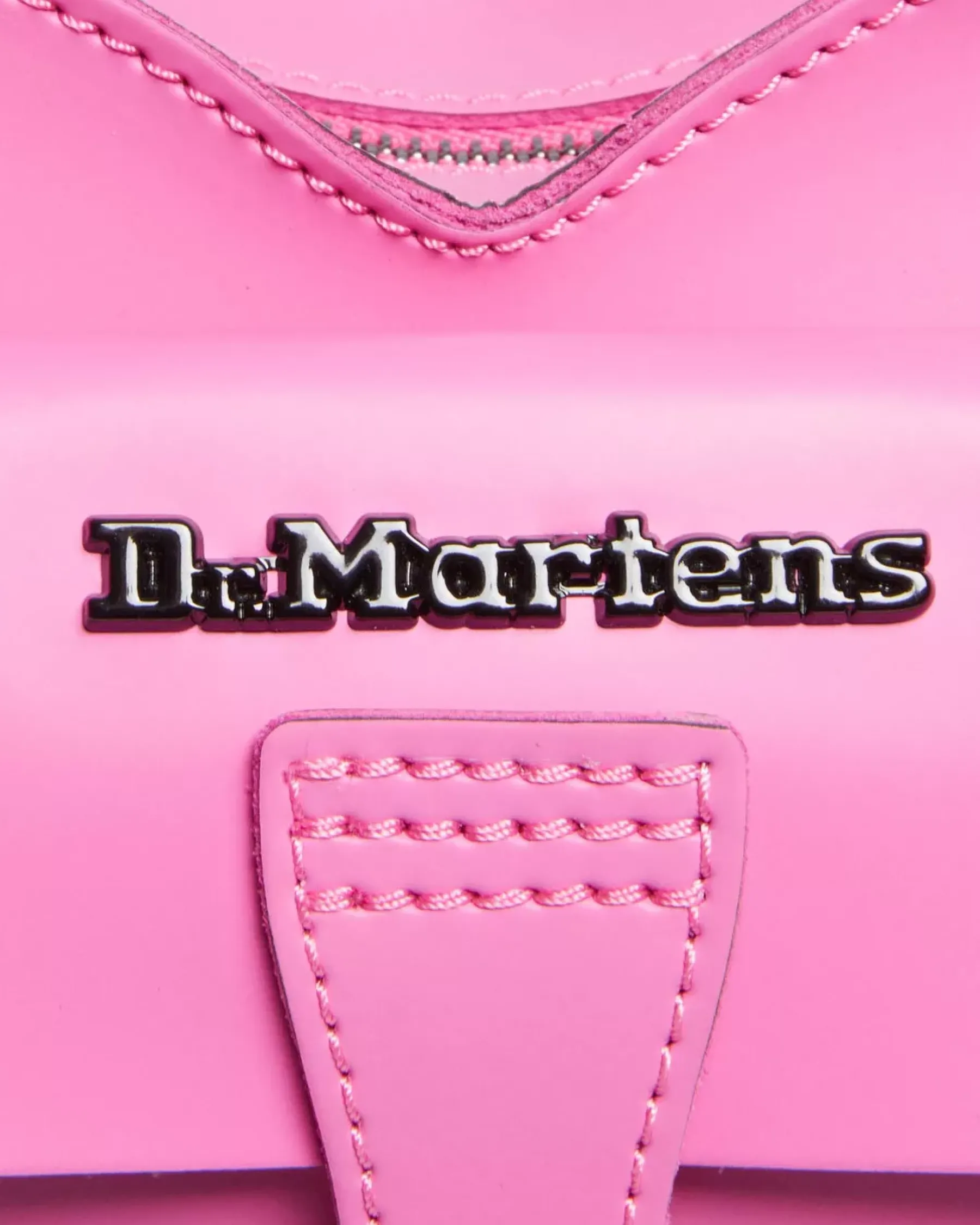 Accessories|Bags>Dr. Martens Heart Shaped Leather Backpack THRIFT PINK — Kiev