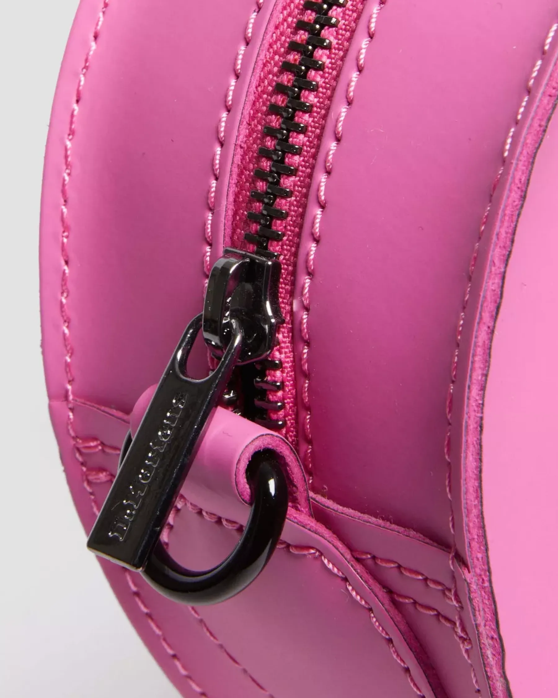 Accessories|Bags>Dr. Martens Heart Shaped Leather Backpack THRIFT PINK — Kiev