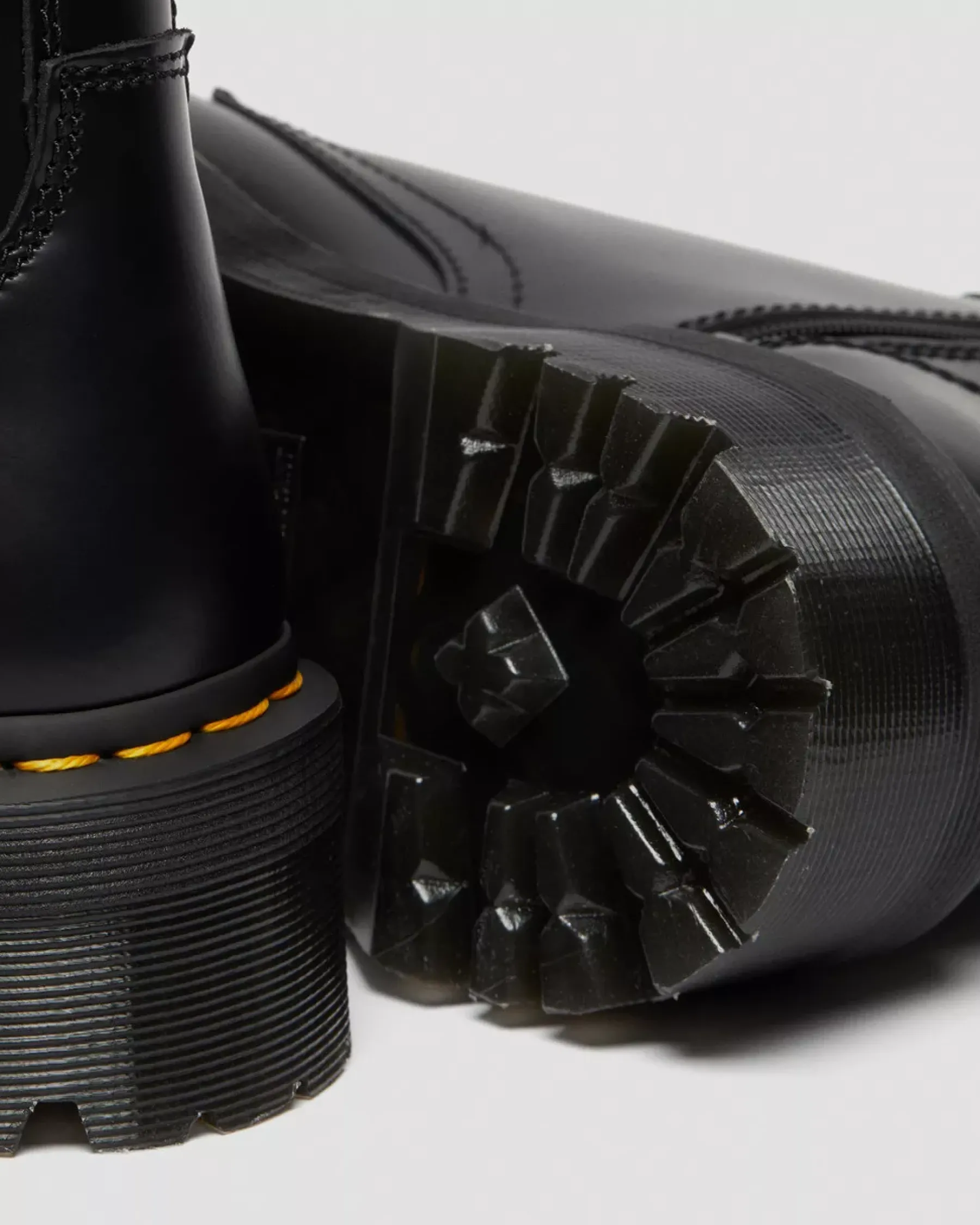 Bestsellers|Ankle Boots>Dr. Martens Jadon Boot Smooth Leather Platforms Black — Polished Smooth