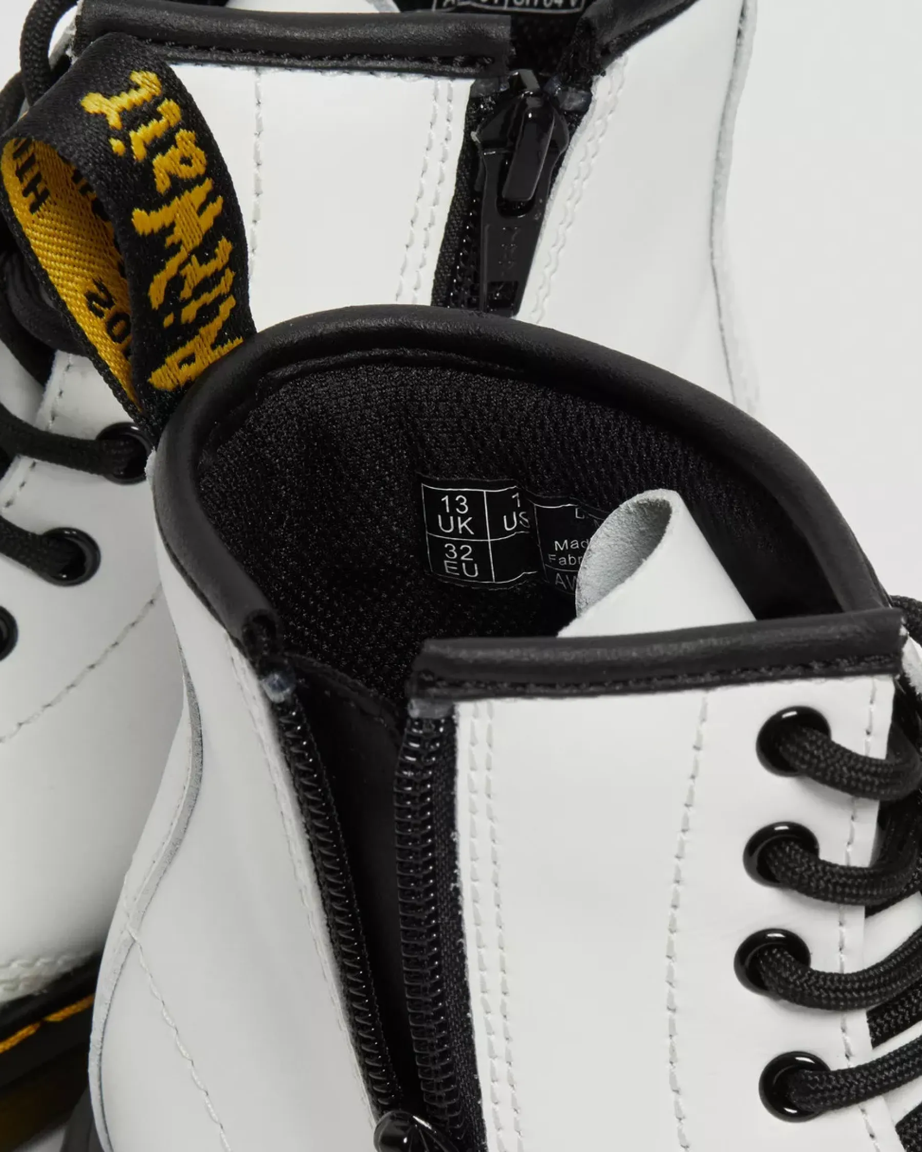 School Styles|Junior / 5-7 Years>Dr. Martens Junior 1460 Leather Lace Up Boots White — Romario