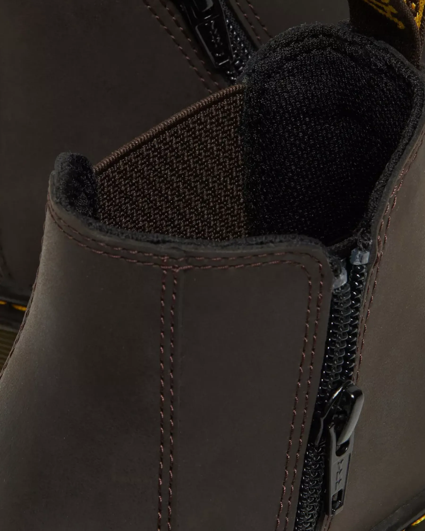 School Styles|Junior / 5-7 Years>Dr. Martens Junior 2976 Wildhorse Leather Chelsea Boots Dark Brown — Wildhorse Lamper