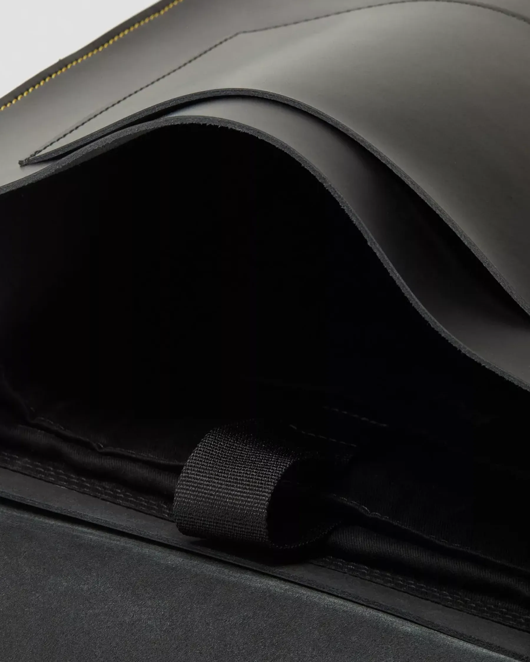 Accessories|Bags>Dr. Martens Leather Box Backpack Black — Kiev