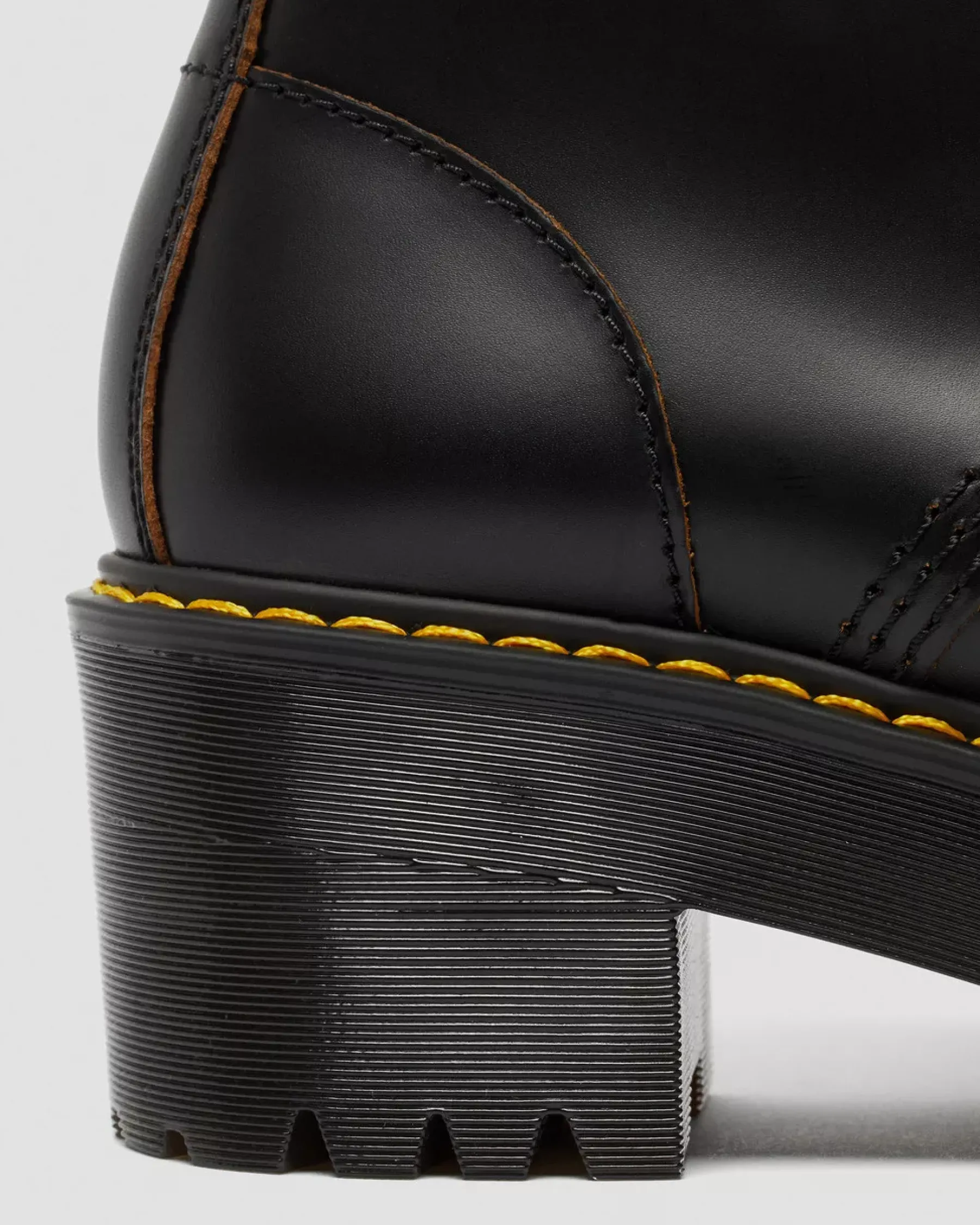 Bestsellers|Heeled Boots>Dr. Martens Leona Women's Vintage Smooth Leather Heeled Boots Black — Vintage Smooth