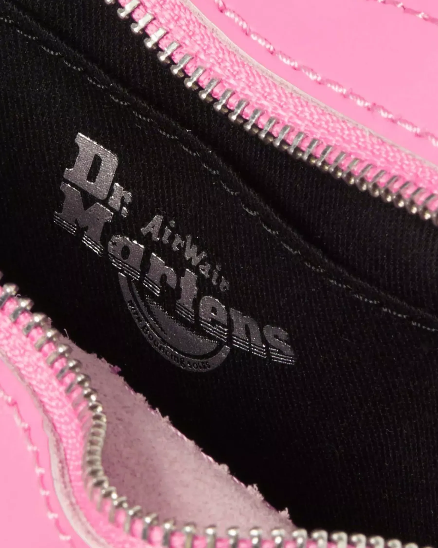 Accessories|Bags>Dr. Martens Mini Heart Shaped Leather Bag Fondant Pink — Kiev