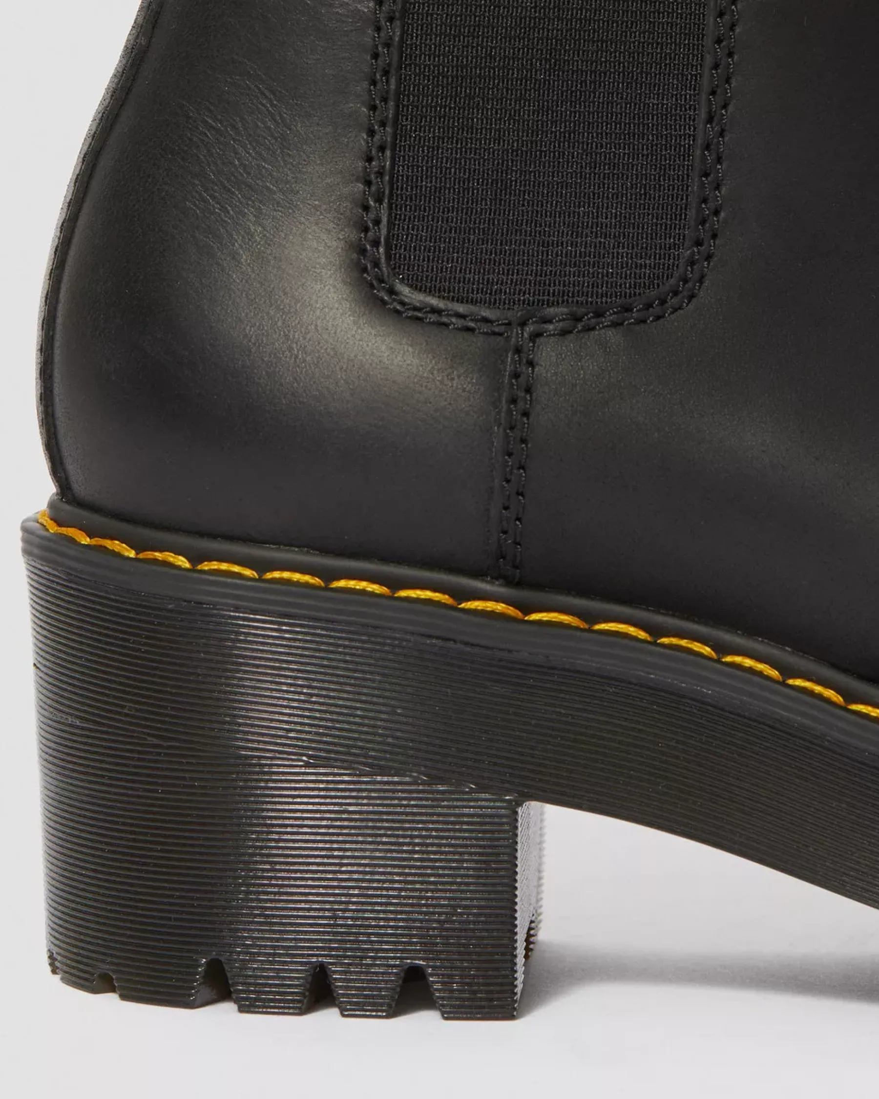 Bestsellers|Chelsea Boots>Dr. Martens Rometty Wyoming Leather Platform Chelsea Boots Black — Burnished Wyoming