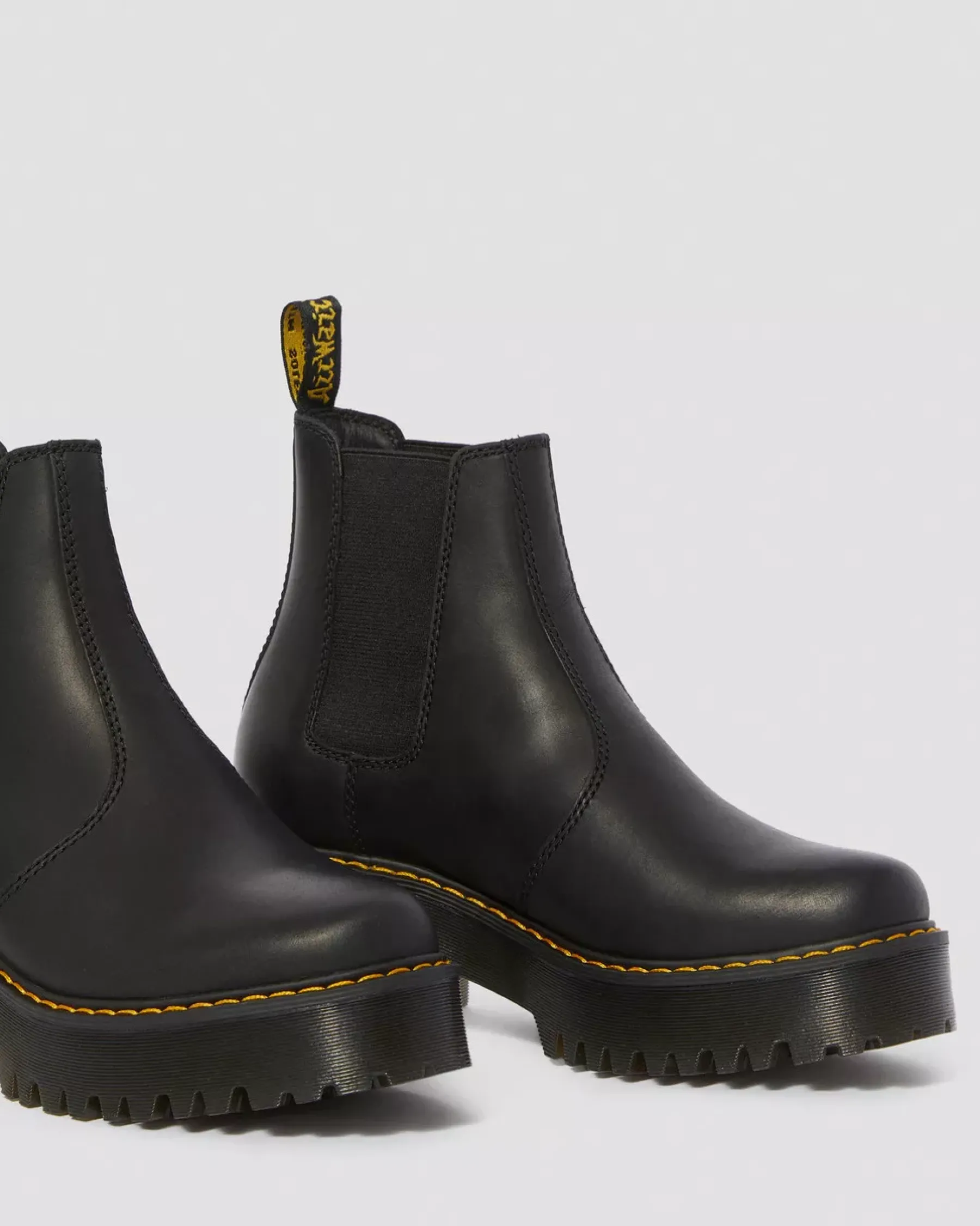 Bestsellers|Chelsea Boots>Dr. Martens Rometty Wyoming Leather Platform Chelsea Boots Black — Burnished Wyoming
