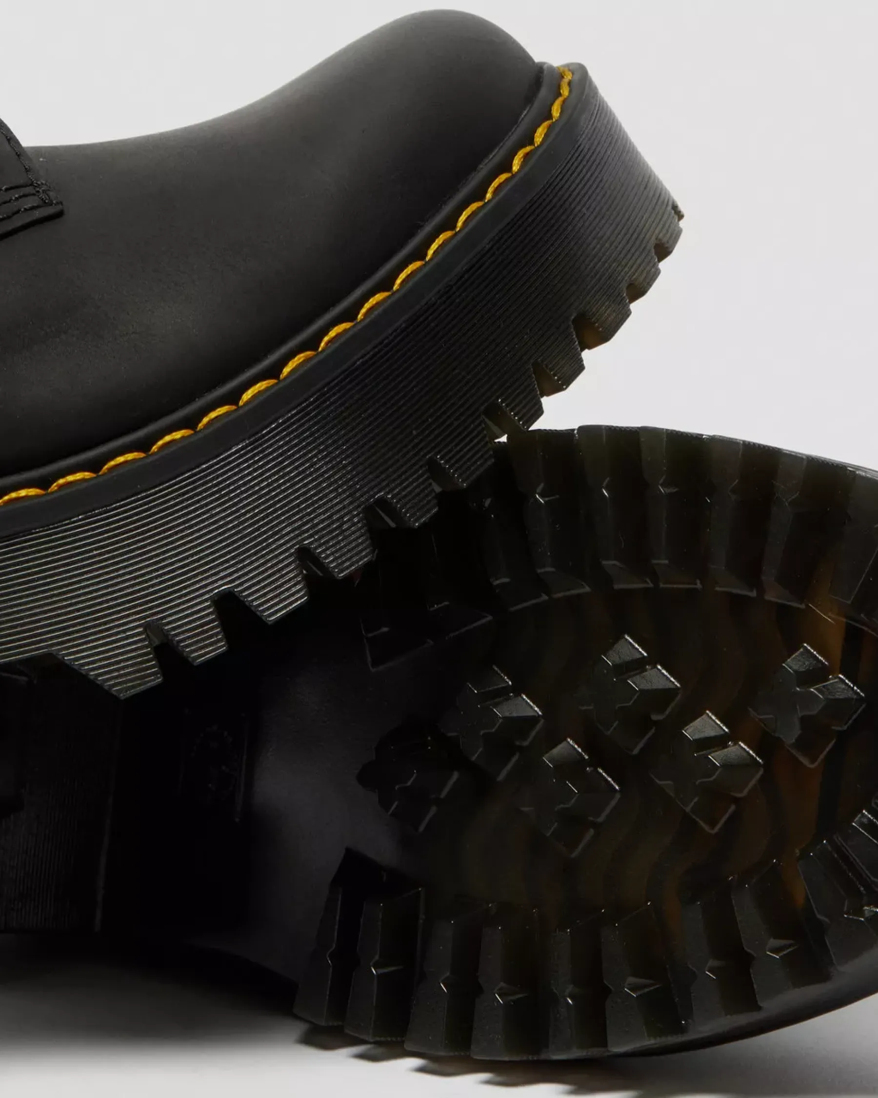 Heeled Boots|Ankle Boots>Dr. Martens Shriver Hi Women's Wyoming Leather Heeled Boots Black — Burnished Wyoming