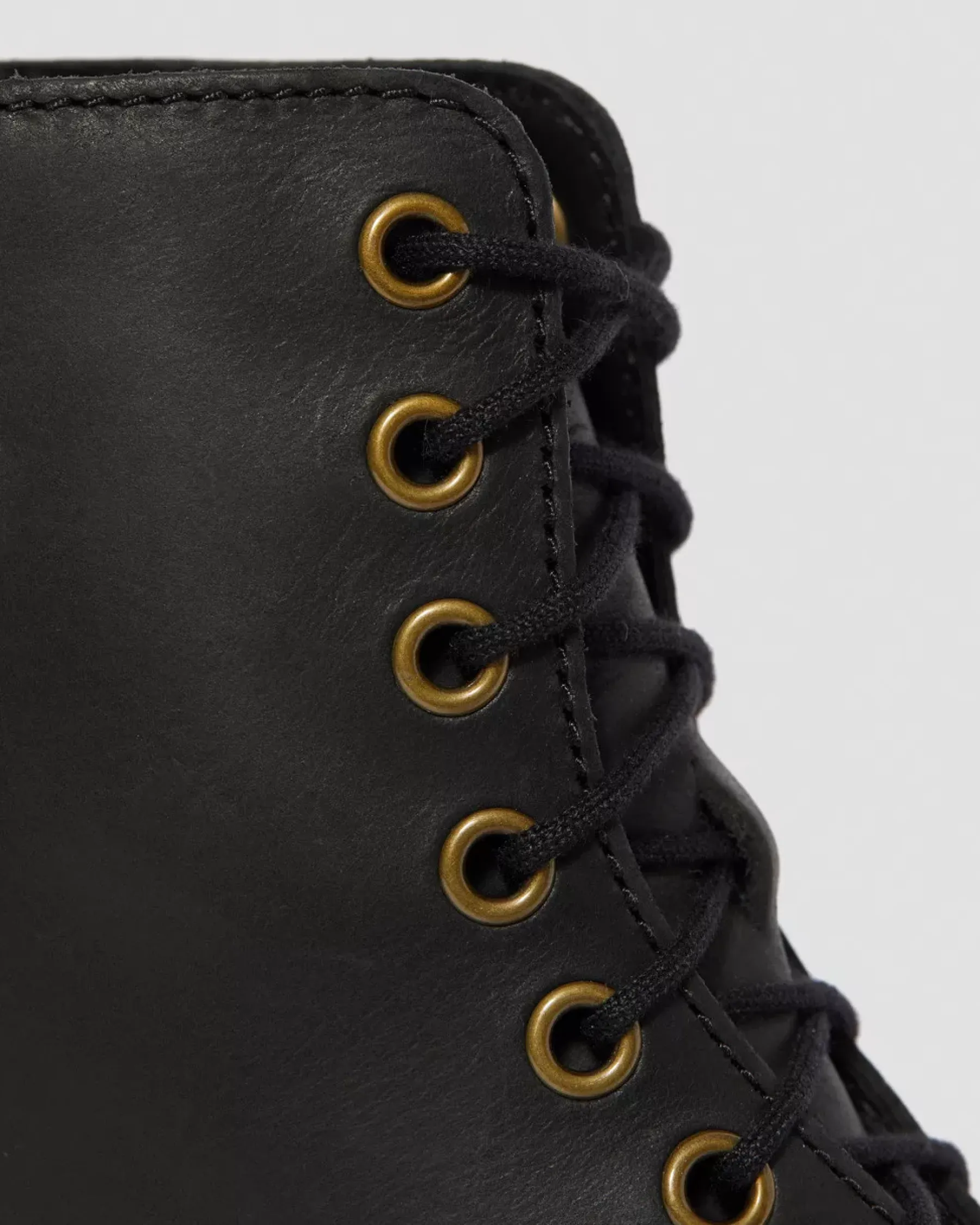 Heeled Boots|Ankle Boots>Dr. Martens Shriver Hi Women's Wyoming Leather Heeled Boots Black — Burnished Wyoming