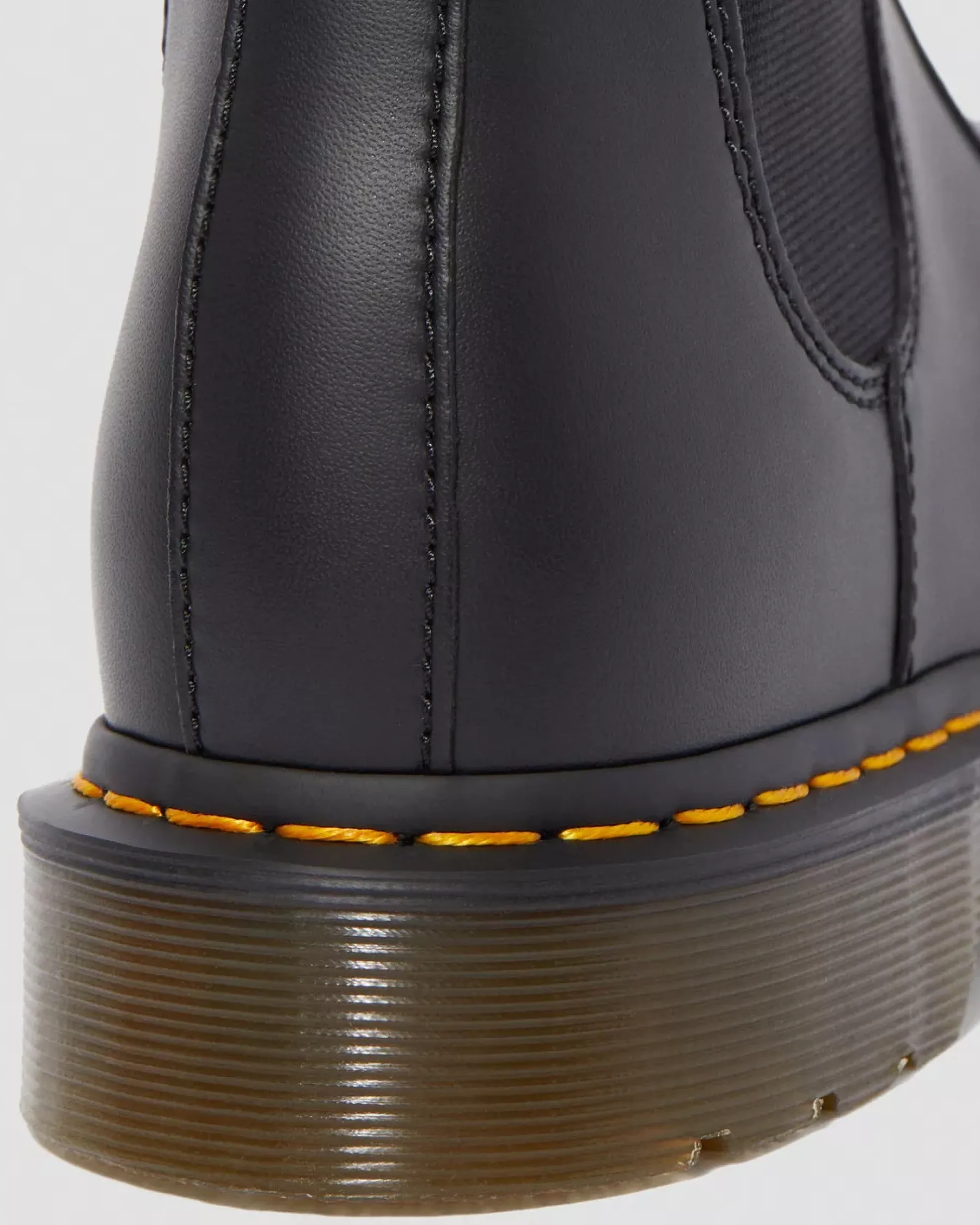 Vegan|Originals>Dr. Martens Vegan 2976 Felix Chelsea Boots Black — Felix Rub Off