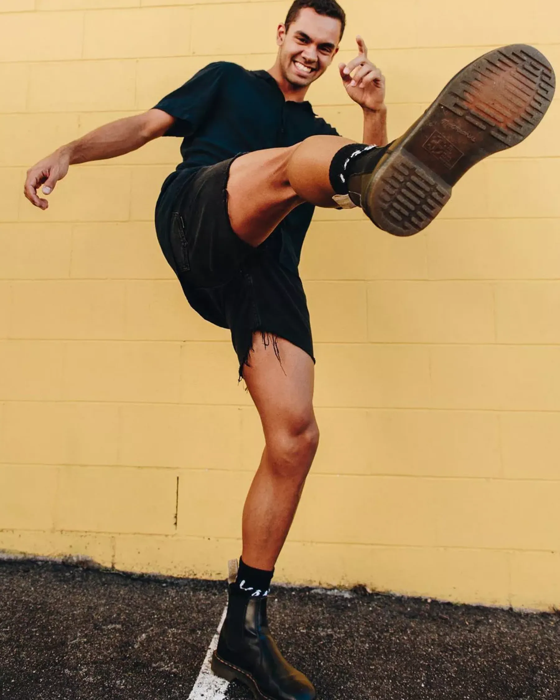 Vegan|Originals>Dr. Martens Vegan 2976 Felix Chelsea Boots Black — Felix Rub Off