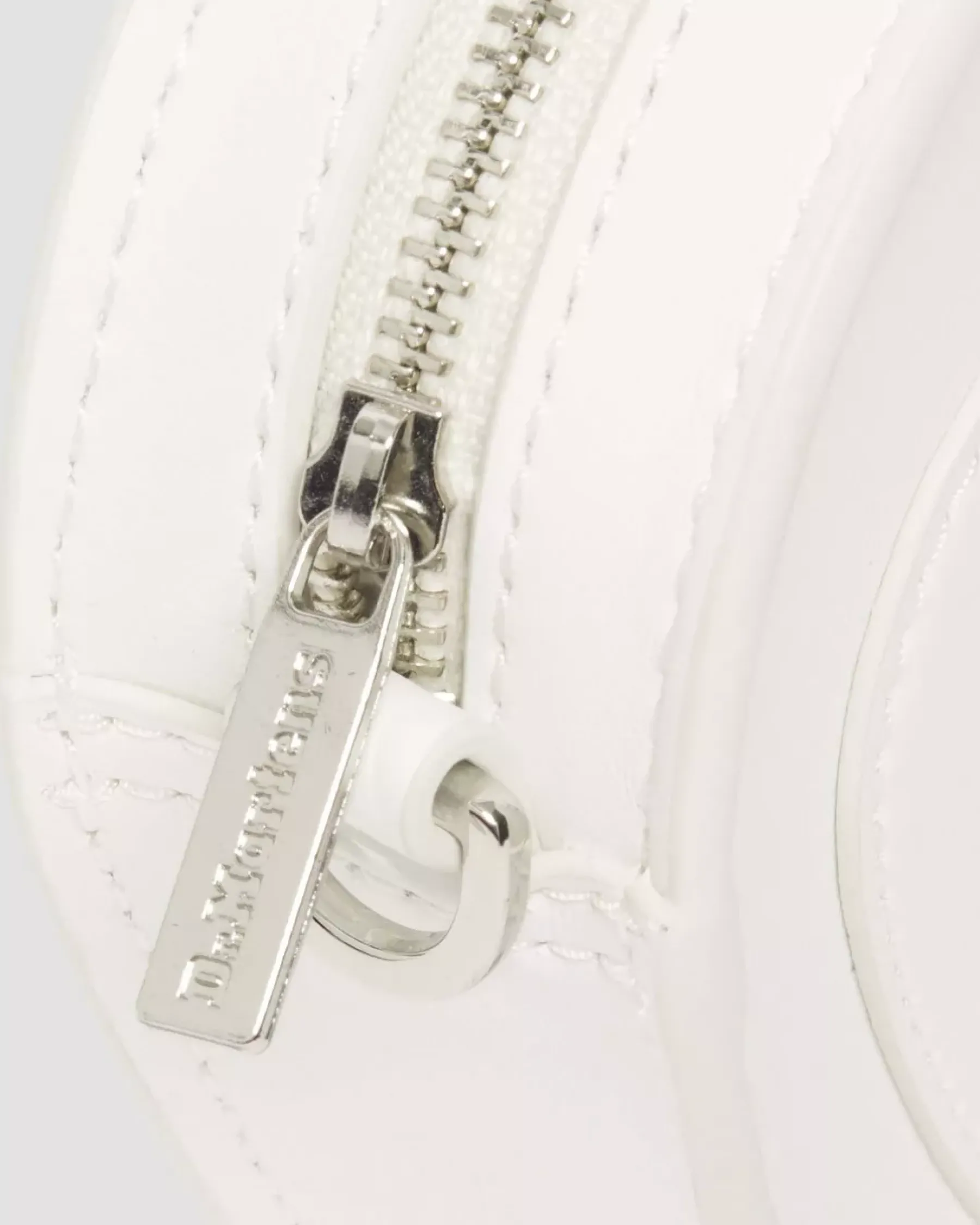 Accessories|Bags>Dr. Martens Vegan Mini Heart Shaped Bag White — Kemble Pu