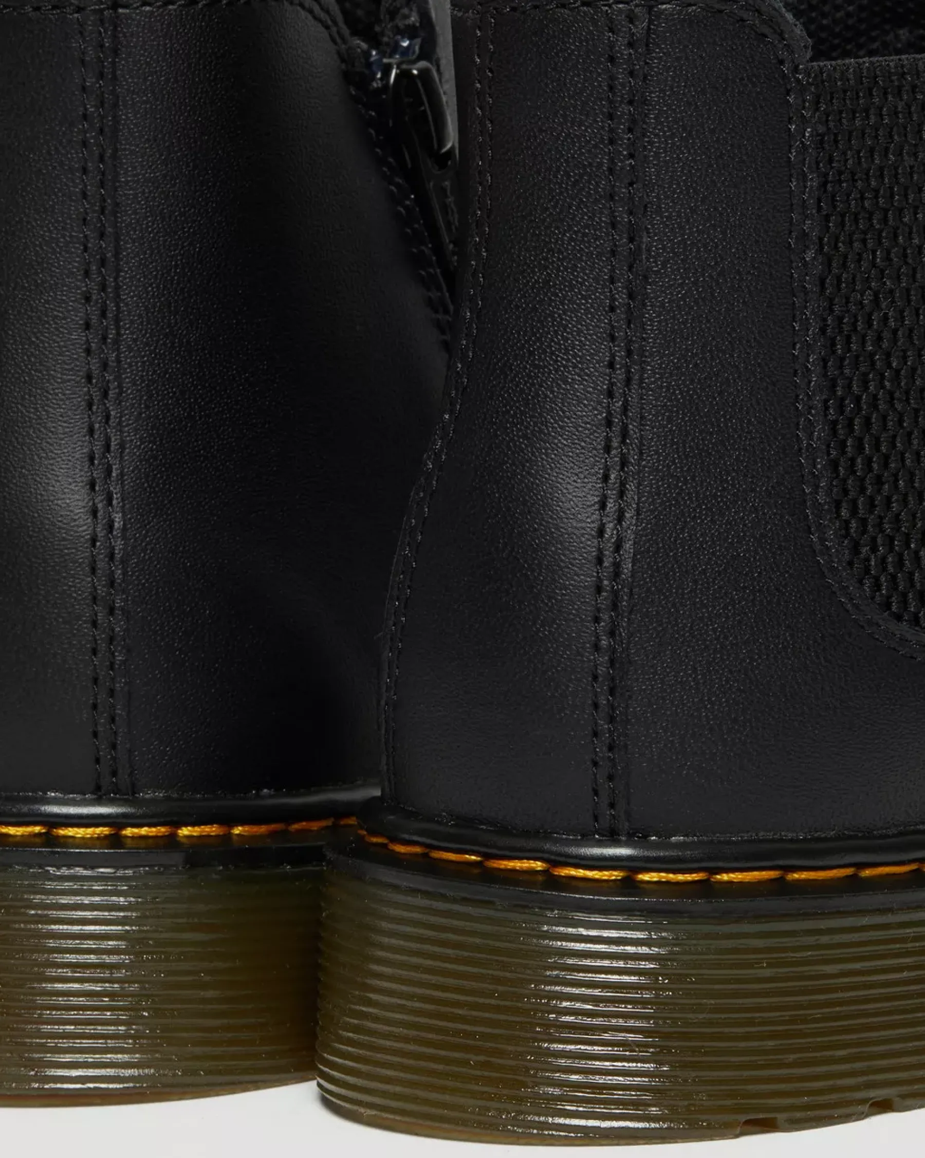 School Styles|Youth / 8-14 Years>Dr. Martens Youth 2976 Softy T Leather Chelsea Boots Black — Softy T